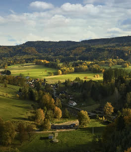 Foto — podzimní krajina z dronu